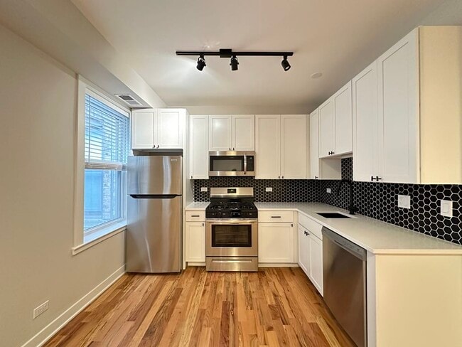 Photo - 643 W Wrightwood Ave Unit 403