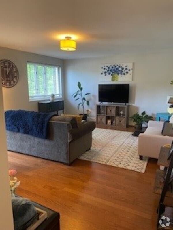 Building Photo - 2427 Vail Ave Unit B20 Rental