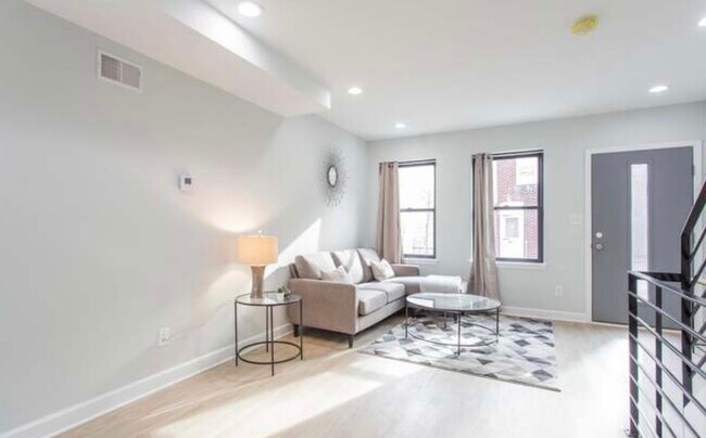 Photo - 617 Hoffman St