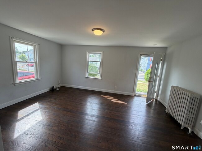 Photo - 660 Queen St