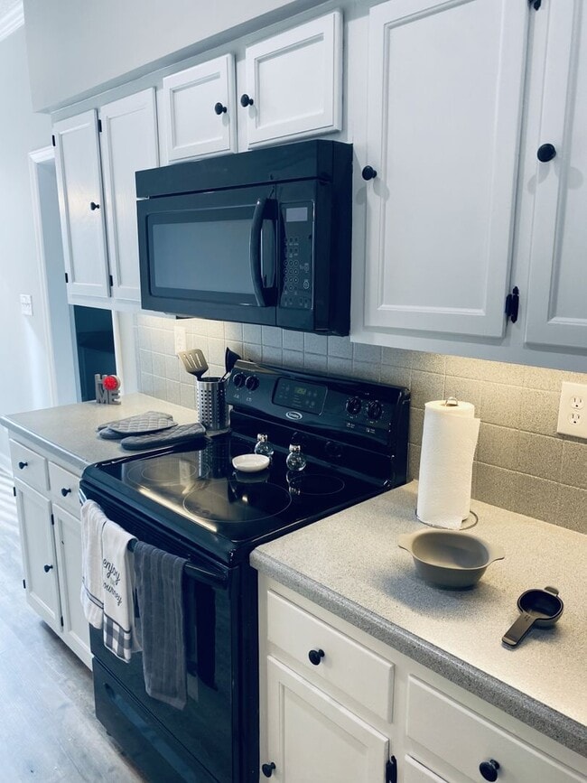 Photo - Coming Soon.... Spacious 3 Bedroom 2.5 Bath Townhome!!