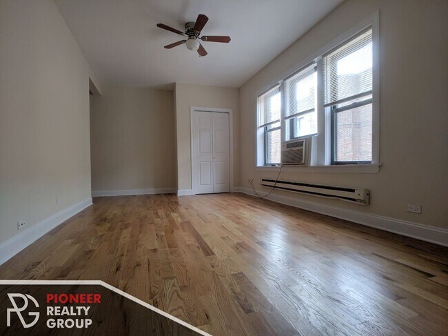 Photo - 3721 N Pine Grove Ave