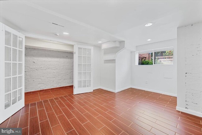 Photo - 30 R St NW