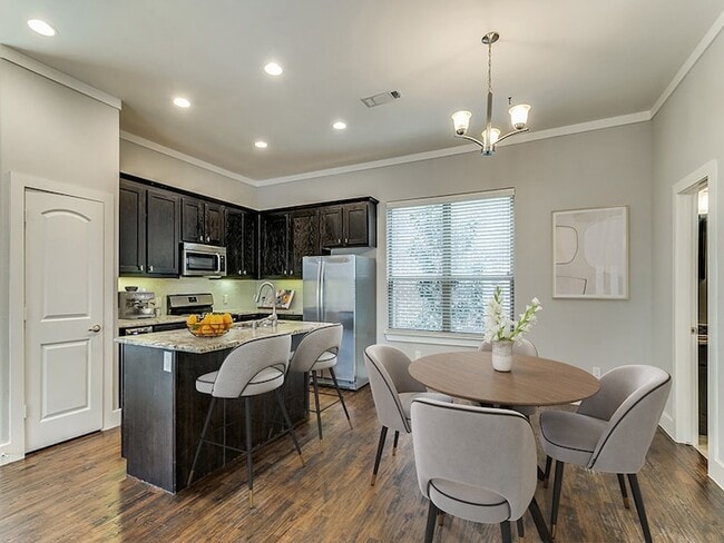 Photo - 4323 Dickason Ave