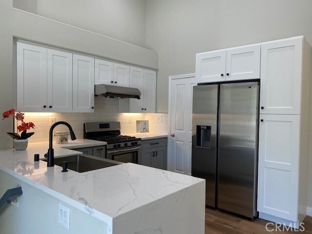 Building Photo - 2003 Ladrillo Aisle