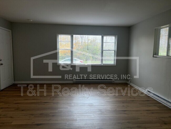 Photo - 841 Riverside Dr