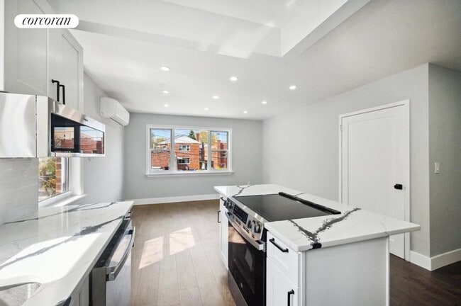 Photo - 224 W 252nd St
