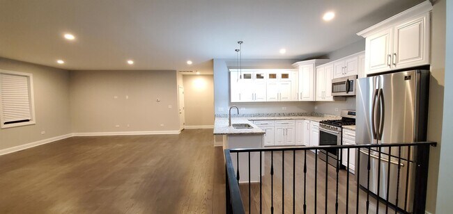 Photo - 425 E 42nd St Unit 1F