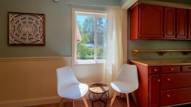 Photo - Escape to your riverside retreat!