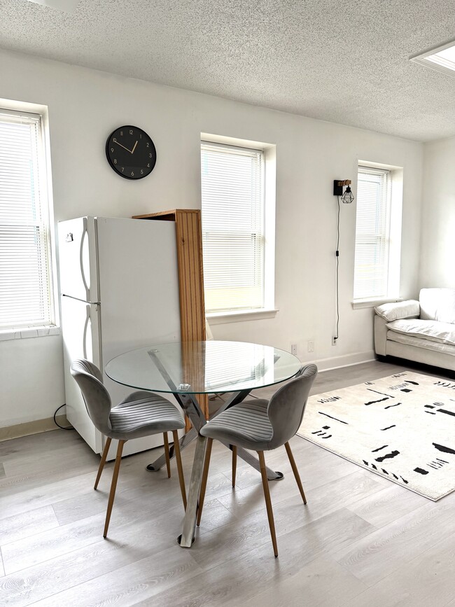 Building Photo - 1415 Commonwealth Ave Unit 502