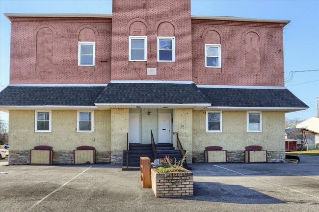 Building Photo - 643 S Wood St Unit 643 South Wood Street 1 Rental