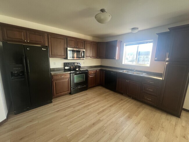 3322 8th St W