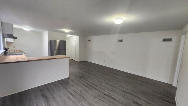 Pleasant Valley Shopping Center Residential - Pleasant Valley Shopping Center Residential Unit Apt 5