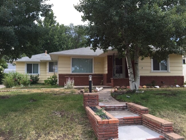 Building Photo - Spacious + Bright 3B Greeley House with Garage!