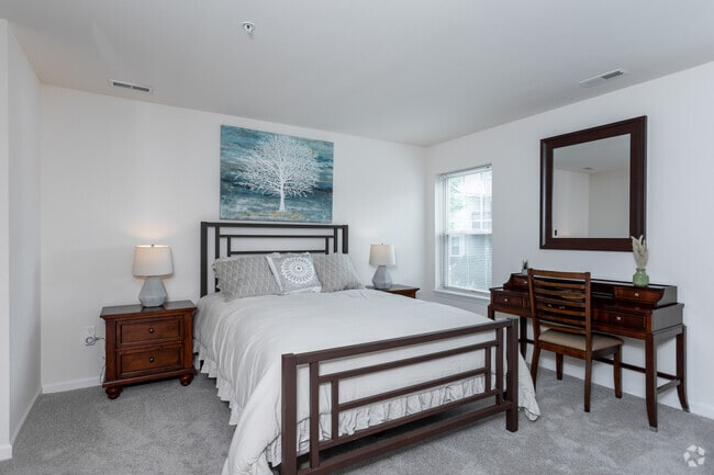 2BR, 2BA - Coach