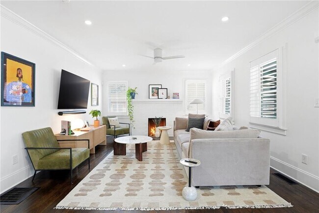 Photo - 496 Shannon Dr SW