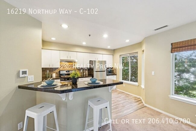 Photo - 16219 Northup Way