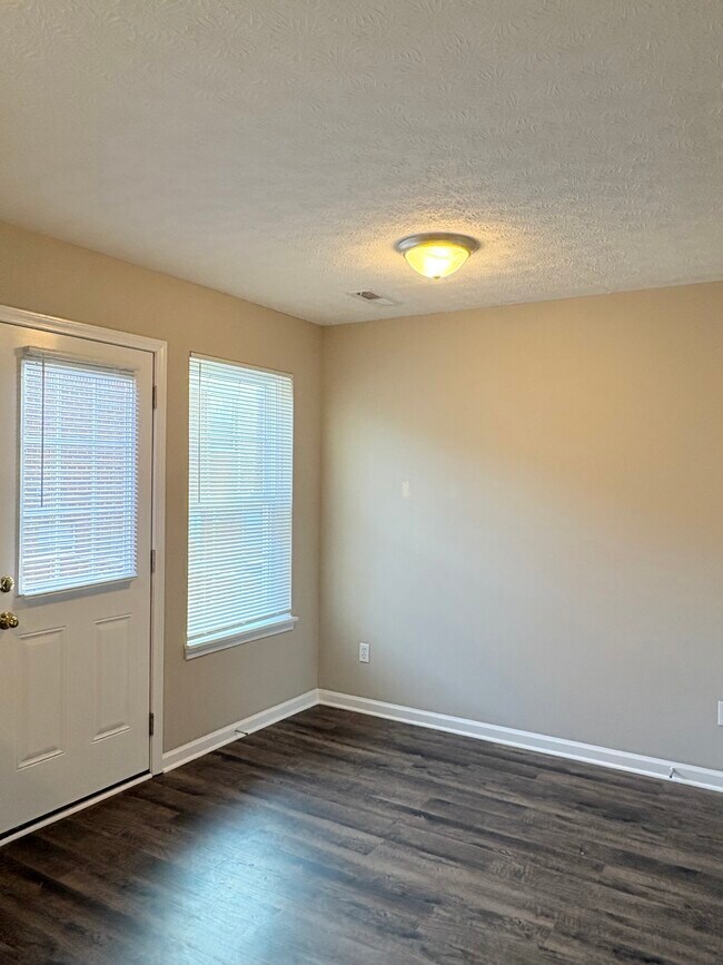 Photo - 1956 Sandra St