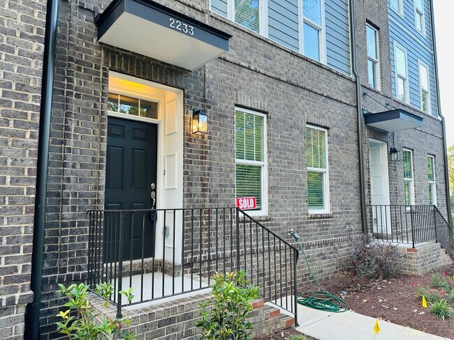 Building Photo - 2233 Noble Townes Wy