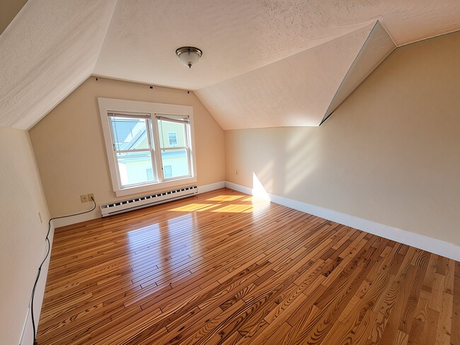 Building Photo - 10 Harvard St Unit 2