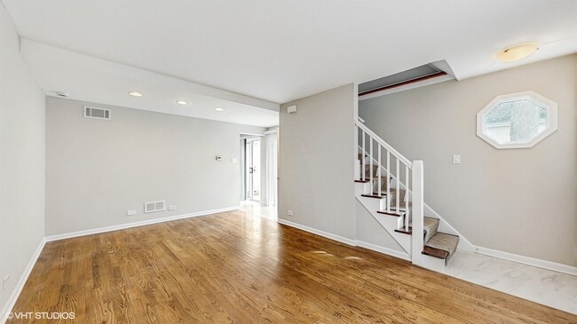 Photo - 706 Green Bay Rd