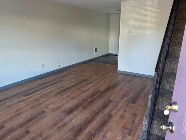 Photo - 121 NE Fern Pl