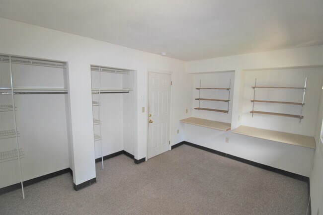 Large bedrooms with built-in desks and shelve - 703 W College Ave