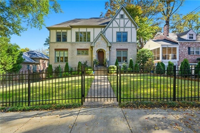 Photo - 1295 Cumberland Rd NE