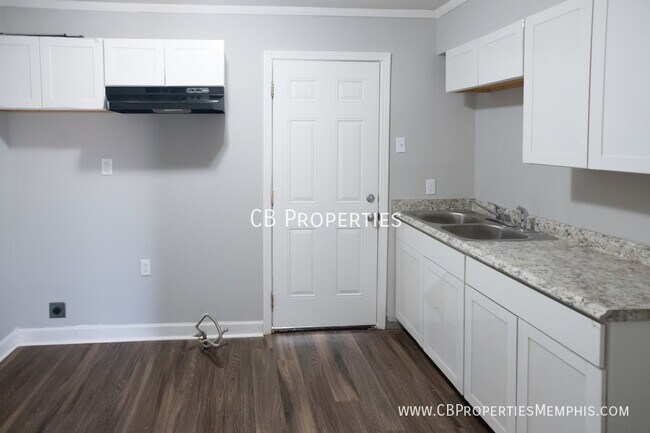 Photo - 2883 Barron Ave