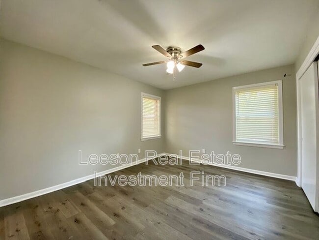 Photo - 845 Elmdale St