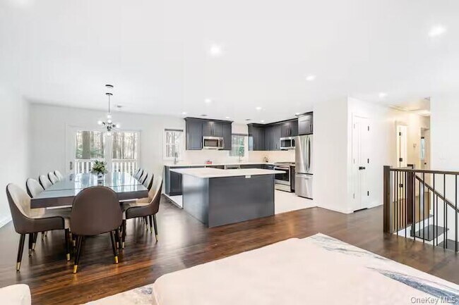 Photo - 9 E Stemmer Ln