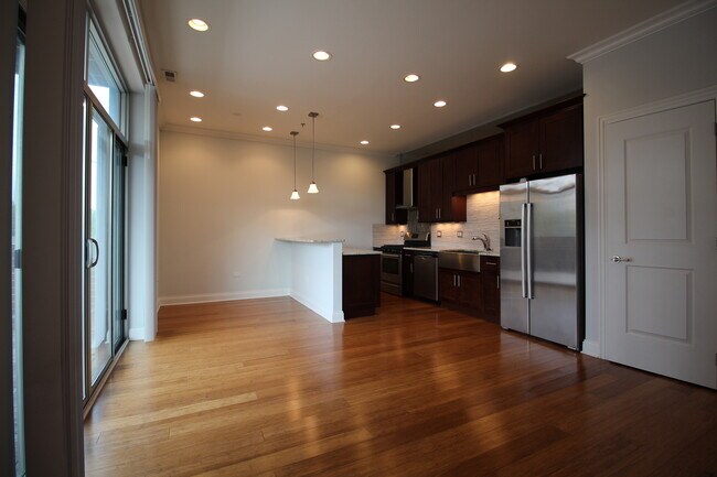 Photo - 1609 W Warren Blvd