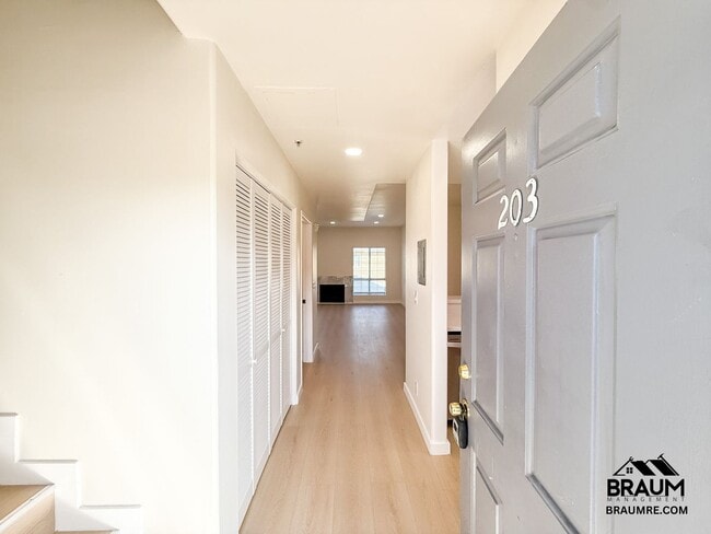 Photo - 11035 Moorpark St Unit 203