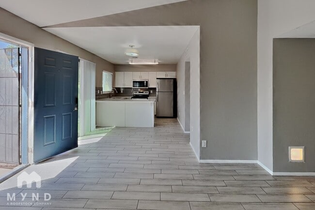 1014 W Malibu Dr