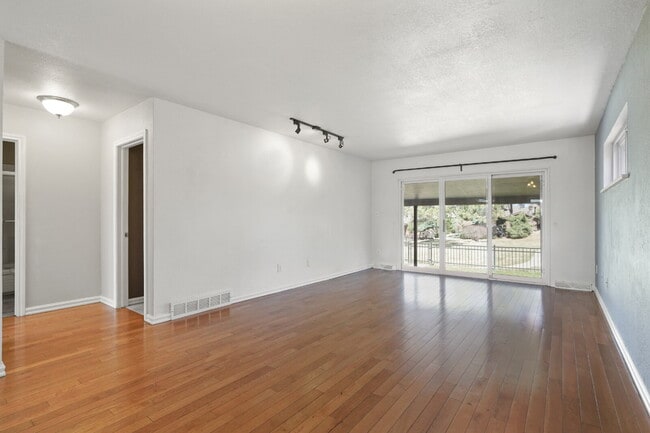 Photo - 3 Bedroom Townhome in University Neighborhood