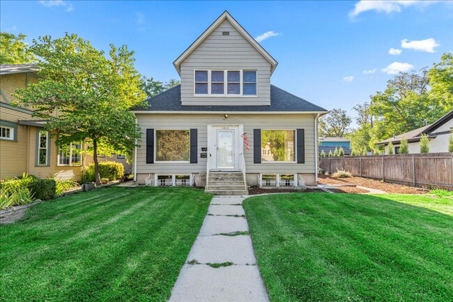 Building Photo - Coveted Northend Location! Spacious 5 bedr... Rental
