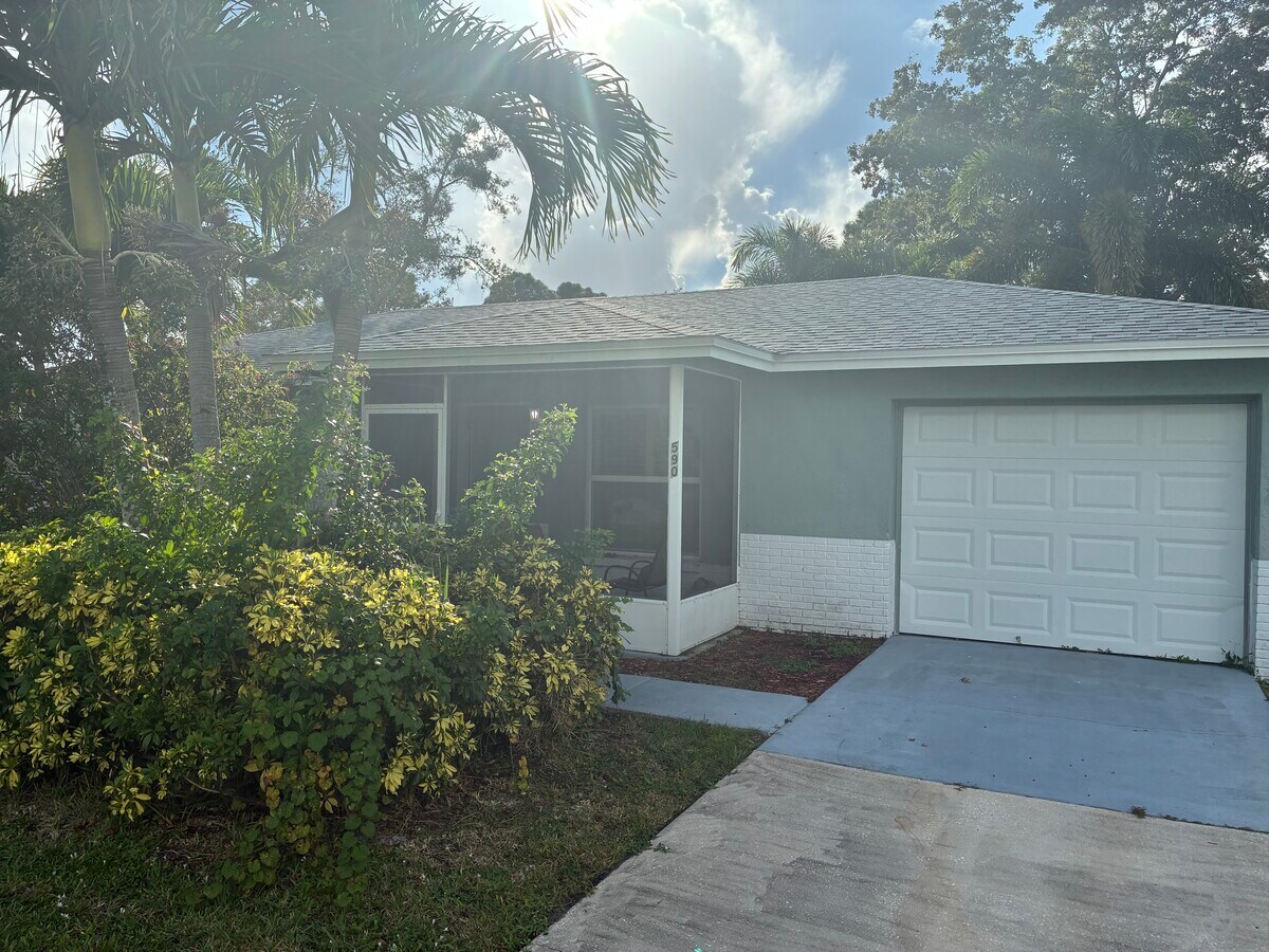 Photo - 590 Charlotta Ave SE