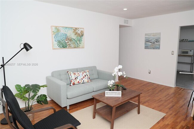 215 Antilla Ave Unit 2