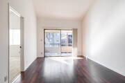 2BR, 2BA - 1,000SF