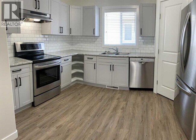 Photo - 9606-9113 113 Ave
