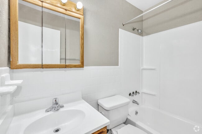 Bald Cypress - 2BR, 2BA - 860SF - Primary Bathroom