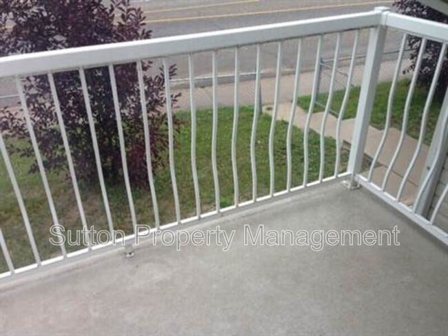 Photo - 10019-10108 108 Ave