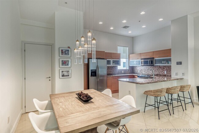 727 NE 4th Ave