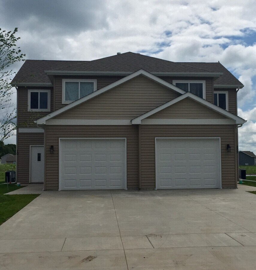 Photo - 808 Commercial