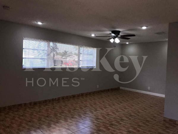 Photo - 1211 N 74th Way