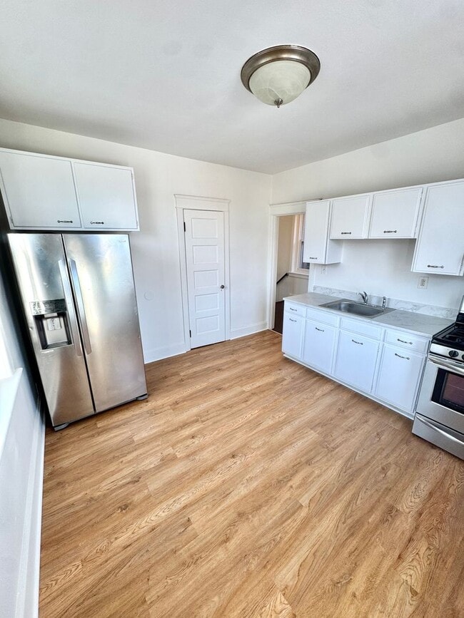 Photo - 819 E 5th St Unit 819 E 5th 2