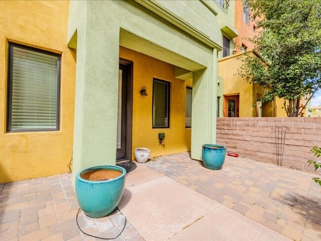Photo - 3 Bedroom, 2.5 Bath CATALINA MOUNTAIN VIEWS! ROOF TOP CABANA!!