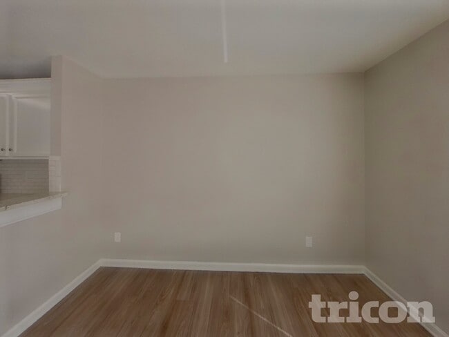 Photo - 2028 Dunsmore Ln