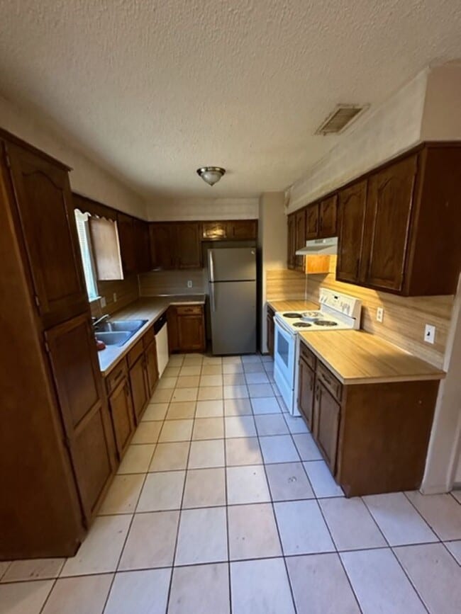Photo - 650 Corsicana Ave