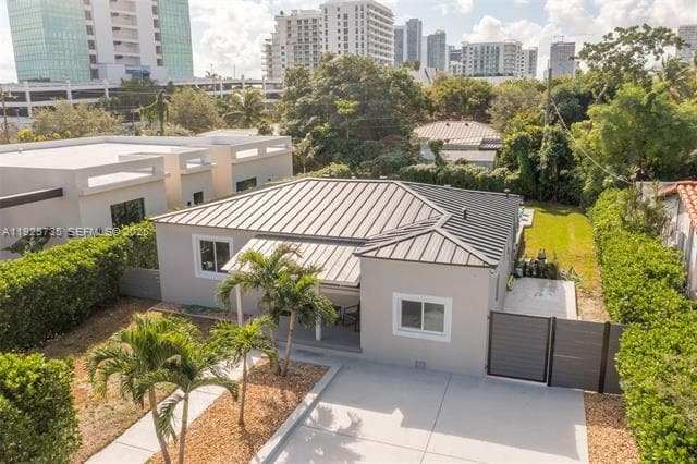 Photo - 260 NE 46th St